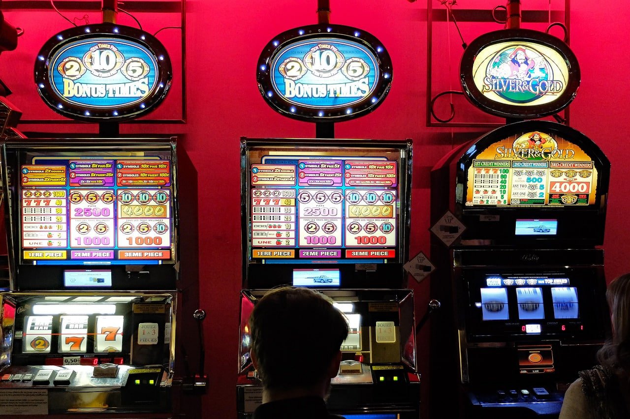 Live casino and table game interface inside 777pnl login platform
